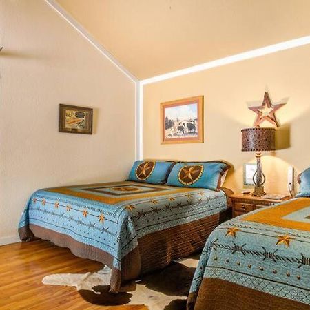 Appartamento #3 Wrangler~Bandera Tin Star~Bandera, Tx. Esterno foto